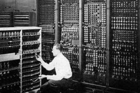 1946年2月15日 世界第一台电子计算机问世-新东方网