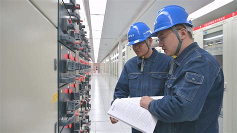 宁夏中卫：全力保障宁夏首个备案的沙漠光伏复合项目并网发电