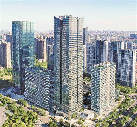 南京江北发现奇特建筑，200米高楼种满了树，给你一套愿意住吗？_腾讯视频