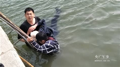 寻找城市英雄｜退役特种兵杨俊魁，连救五人，游到透支