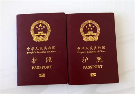 如果你有两本护照，应该如何使用呢？_出境入境_嘻嘻网