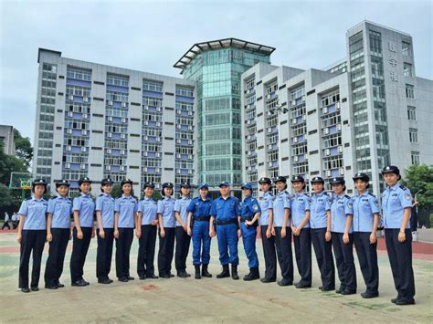 警务一体化训练中的教官团队-四川警察学院警务化管理