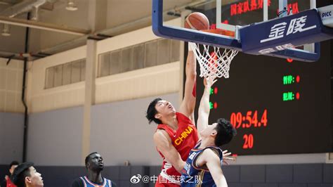 中国男篮蓝队热身险胜乌克兰 吴前29分胡金秋20+4——上海热线体育频道