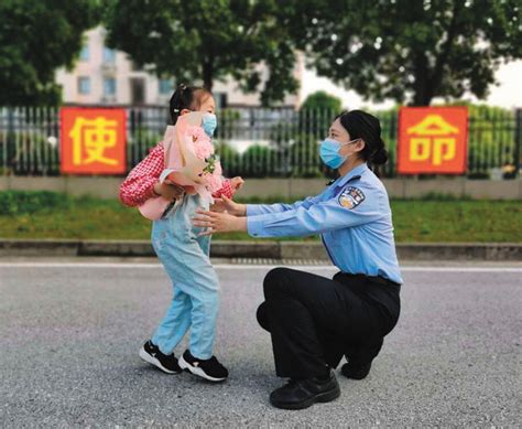萌娃进警营 童心连警心--中国警察网