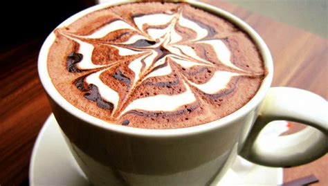 教大家如何区分拿铁咖啡和摩卡咖啡 | 咖啡奥秘