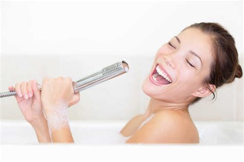 洗澡的女人图片-洗澡洗头发的女人素材-高清图片-摄影照片-寻图免费打包下载