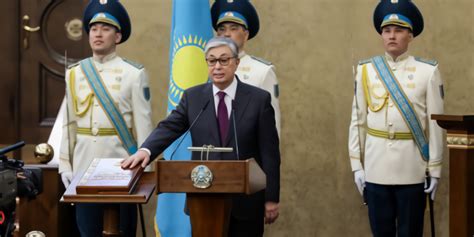 哈萨克斯坦新任总统宣誓就职现场_凤凰网