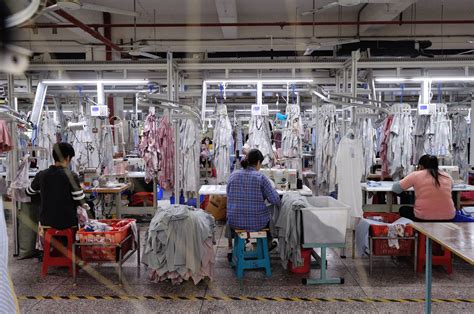 申洲宣布：投资7亿元在越南建阿迪达斯专属服装工厂 10月17日， 申洲国际 (02313)公告公布：“将投资约1亿美元（约人民币7.08亿 ...