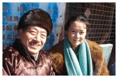 73岁王奎荣的娇妻，比他小37岁，竟是圈内熟悉的女演员