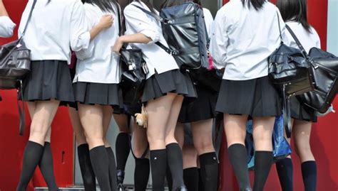 日本女生校服裙子低到漏 屁 股了!|校服|裙子|女孩子_新浪新闻