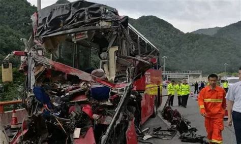 陕西延安包茂高速6车相撞已致7死2伤(高清组图) - 长江商报官方网站
