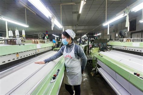 广西蒙山：丝绸企业全力开工-人民图片网