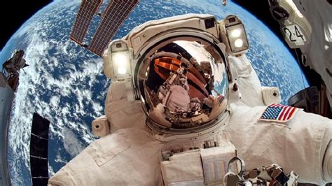 揭秘！宇航员如何在太空中喝水吃饭？看完全过程，万分敬佩！