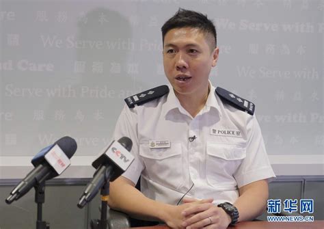 遭示威者打碎门牙，港警高级督察黄家伦：是为保护香港而碎_手机新浪网
