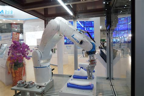 依托自动化能力，这家公司想让其协作机器人成为生命科学基础设施|界面新闻 · 科技