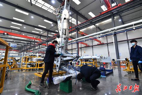 中国大飞机制造春节不停工 C919首次3机同框亮相(图)_手机新浪网