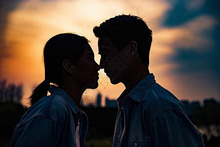 情人节夜空下的情侣图片素材-正版创意图片500255237-摄图网