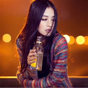 女生喝酒非主流头像