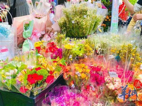 四川宜宾：买鲜花 过新年-人民图片网