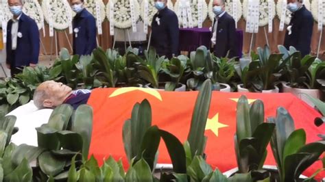 袁隆平遗体告别仪式举行 民众到殡仪馆献花悼念-新闻中心-温州网