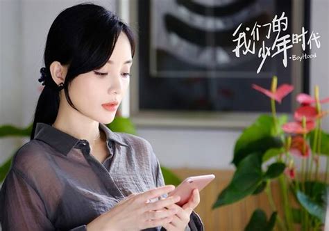 李小璐性感出镜为自家网店宣传，却用手机拍写真太寒酸_凤凰网