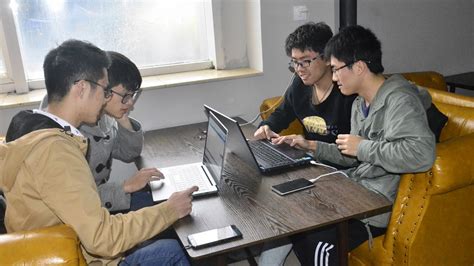 大数据与软件学院义修电脑活动（一） - 综合新闻 - 重庆大学新闻网