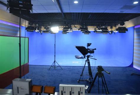 电视台演播室灯光常见5大布光方法-公司新闻-河南光影影视设备有限公司