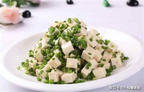 【超简单小葱拌豆腐的做法步骤图，怎么做好吃】ming47273211_下厨房