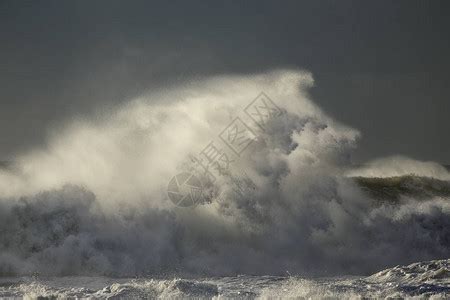 海浪突袭的详细照片北高清图片下载-正版图片505528684-摄图网