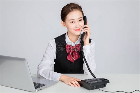 职业美女客服接听电话高清图片下载-正版图片500517153-摄图网