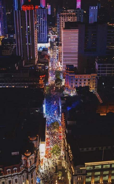 元旦前夜汉口百年老街江汉路步行街人流如潮喜庆祥和迎新年|江汉路步行街|汉口|步行街_新浪新闻