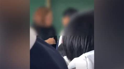 呼和浩特一女教师被指长期体罚辱骂学生，教育局：正依规处理_凤凰网视频_凤凰网