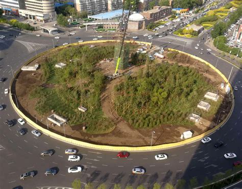 卫星广场绿化完成80% 广场中央将打造景观式“君子兰花瓣”-中国吉林网