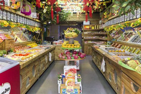 小型水果店摆放图片,水果货架的摆放图片,40平米水果店装修图_大山谷图库