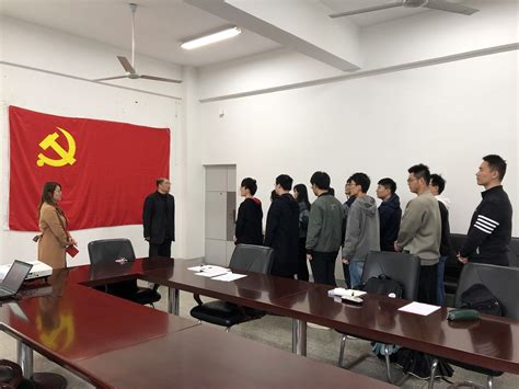 文学院举行新党员入党宣誓和党员重温入党誓词仪式-河南大学文学院