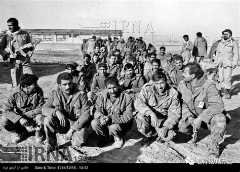 两伊战争老照片：伊拉克化学武器攻击，让伊朗士兵是惶恐不安