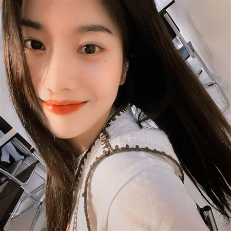 女爱豆权恩妃图片
