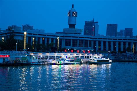 2024乘船游览海河的夜景，在游船上看天津之眼摩天轮是一种非常刺激的体验。无需多言，来看看夜晚的天津有多美_海河-评论-去哪儿攻略