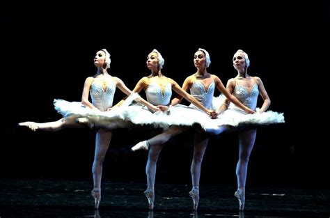 临沂大剧院-【精彩回顾】俄罗斯国家芭蕾舞剧院，芭蕾舞剧《天鹅湖》唯美上演