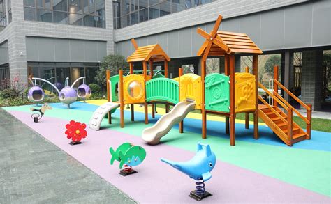 幼儿园游乐场设计有什么特点_合抱木装修网