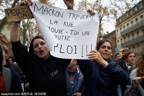 法国图卢兹：高中生们声援黄背心运动 抗议教育改革