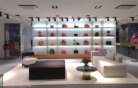英国伦敦皮具包包专卖店设计 – 米尚丽零售设计网-店面设计丨办公室设计丨餐厅设计丨SI设计丨VI设计