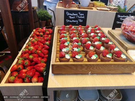 草莓甜点蛋糕食物摄影数字艺术插画图片下载-正版图片402461708-摄图网