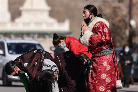 Tibetan New Year draws more tourists to Northwest China - Travel ...