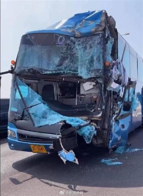 泰国一载有中国游客大巴发生交通事故 近30人受伤 - 西部网（陕西新闻网）