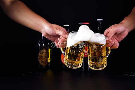 啤酒杯摄影图高清摄影大图-千库网