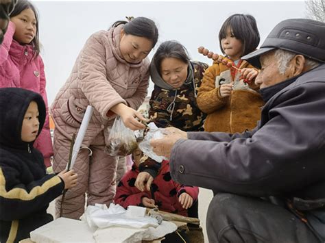 实拍北方农村赶大集，充满乡土气息的场景，你多久没见到了？|集会|大集|农村_新浪新闻