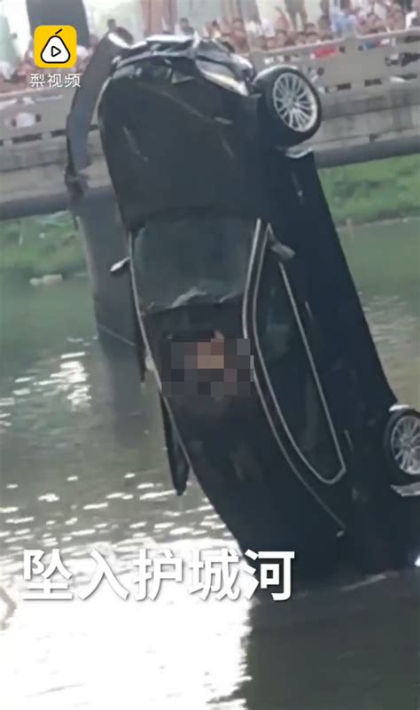 两女子驾豪车坠河身亡_手机凤凰网
