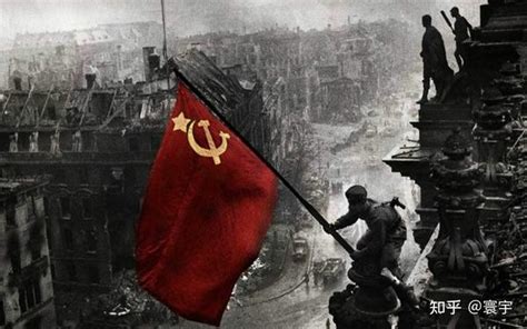 苏联镰刀锤子红旗图片插在大厦楼顶的|ZZXXO