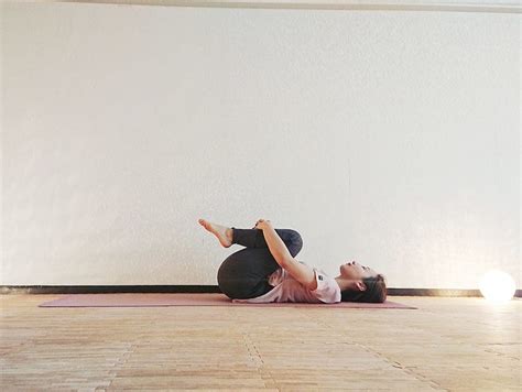瑜伽教练推荐--躺在床上就能练的瘦腹操 - 减肥ing网
